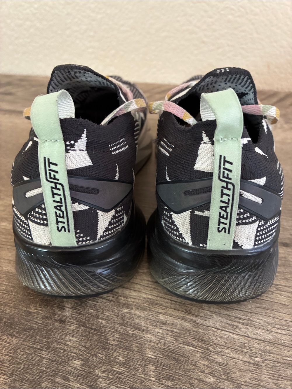 Brooks Black & White Geometric Running Shoes with Pastel Multicolor Laces - Picture 3 of 13